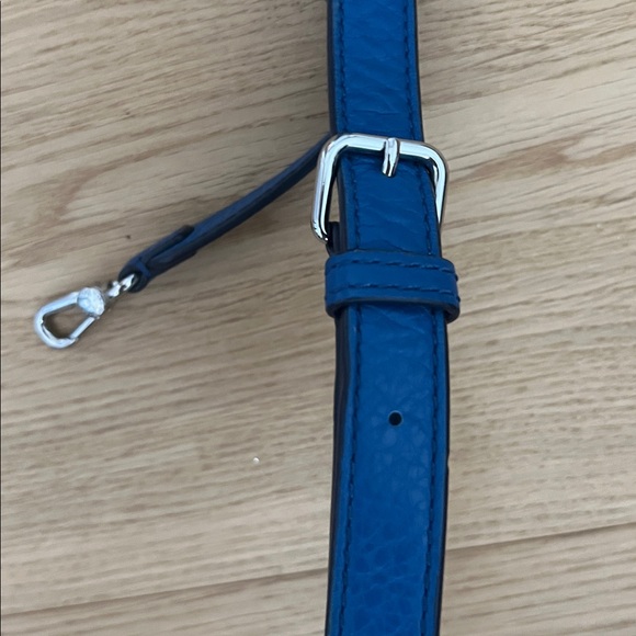MARC JACOBS blue leather bag strap with silver logo hardware - Picture 4 of 10